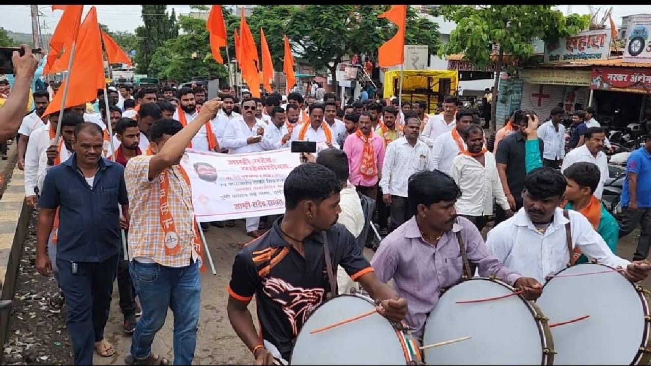 Shivsena MLA | उस्मानाबादेत तानाजी सावंतांच्या समर्थनार्थ शिवसेना रस्त्यावर, हजारो कार्यकर्त्यांचं शक्तिप्रदर्शन