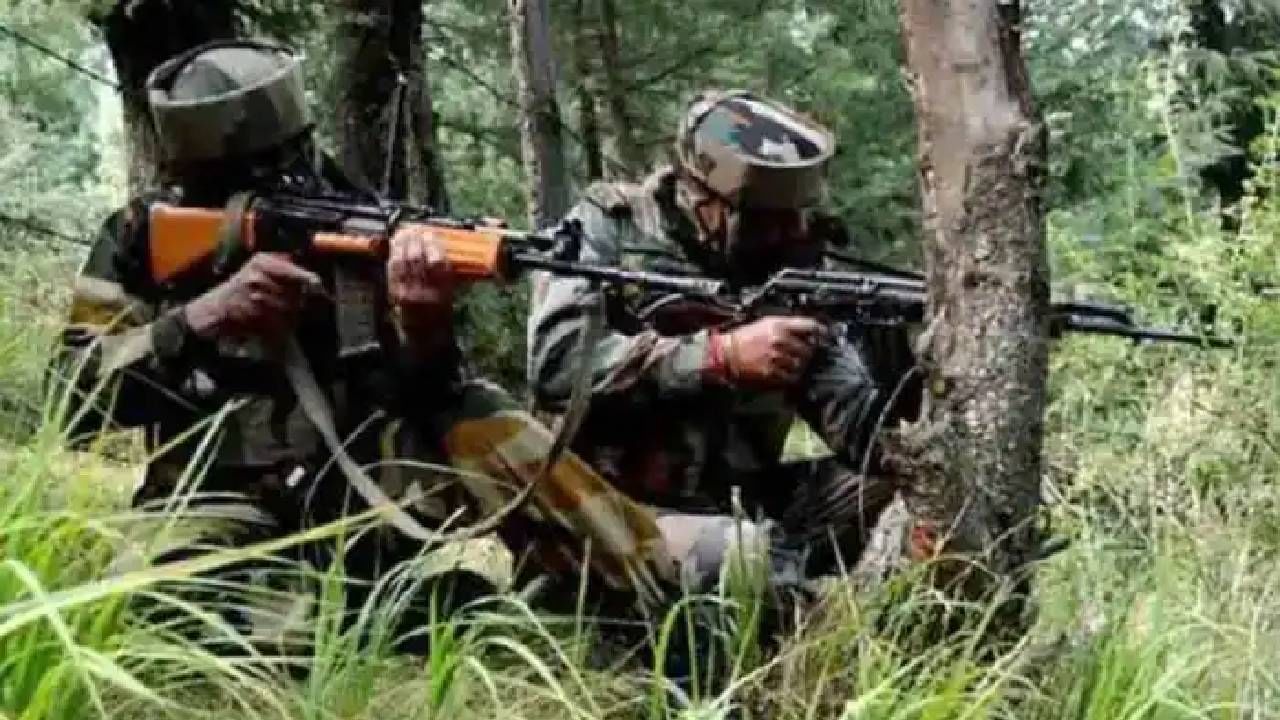 Jammu-Kashmir : काश्मिरात पुन्हा दहशतवादी कटाचा पर्दाफाश; टार्गेट किलिंगसाठी शस्त्रे घेऊन आलेले दोघे अटक