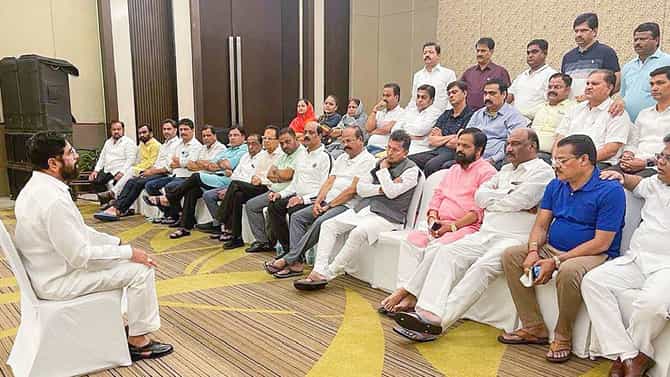 Eknath Shinde : सुप्रीम कोर्टाच्या निर्णयानंतर शिंदे गटाचा सत्तास्थापनेचा मार्ग मोकळा?, मविआ सरकारचा पाठिंबा काढल्याचं पत्र राज्यपालांना पाठवणार