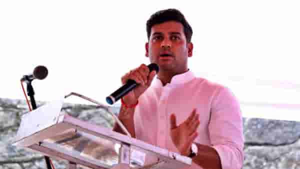 Shikant Shinde : ...म्हणूनच महाराष्ट्राचे स्टेअरिंग शिंदेंच्या हाती, मुख्यमंत्र्याच्या मुलानेच सांगितली महाराष्ट्राच्या विकासाची दिशा..!