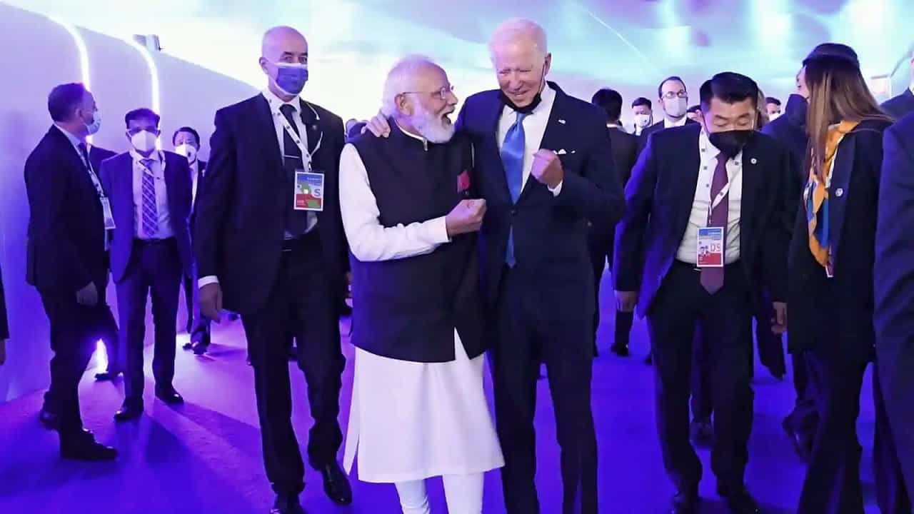 Narendra Modi Video: आणि मोदींना शोधत अमेरिकेचे राष्ट्राध्यक्ष जवळ गेले, नेमकं काय घडलं ते Video बघा