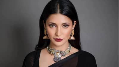 ‘या’ खास ‘ब्युटी ट्रीटमेंट’ मुळे श्रुती हसनच्या त्वचेला आलीय कमालीची चमक.. तुम्हीही जाणून घ्या, आणि करून पहा हे सौदर्यं वाढविणारे उपाय!