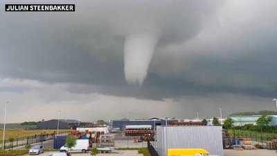 Viral Whirlwind Video: बापरे! नेदरलँडमध्ये एक दुर्मिळ चक्रीवादळ,व्हिडीओ वायरल! नागरिकांचं प्रचंड नुकसान