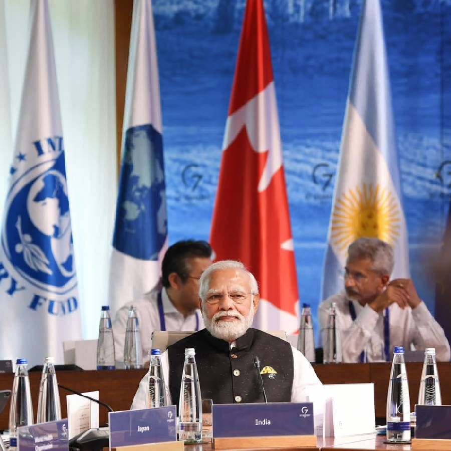G-7 शिखर परिषदेचे पहिले सत्र हवामान, ऊर्जा आणि आरोग्याशी संबंधित होते. पंतप्रधान मोदी म्हणाले की, भारताचा 1000 वर्षांहून अधिक वर्षांचा इतिहास  की भारताने पर्यावरणाप्रती आपली बांधिलकी कधीही कमी पडू दिली नाही.
