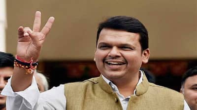 Devendra Fadnavis : भाजप आणि शिंदे गटाच्या सत्तास्थापनेचा फॉर्म्युला ठरला? दिल्लीत फडणवीसांच्या भेटीगाठी, शाह आणि नड्डांशी चर्चा