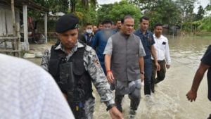 Assam Flood: आसाममधील पूरग्रस्त व भूस्खलना भागात मुख्यमंत्री  हिमंता बिस्वा सरमा यांनी केली पाहणी ; पूरग्रस्त नागरिकांसोबत साधला  संवाद