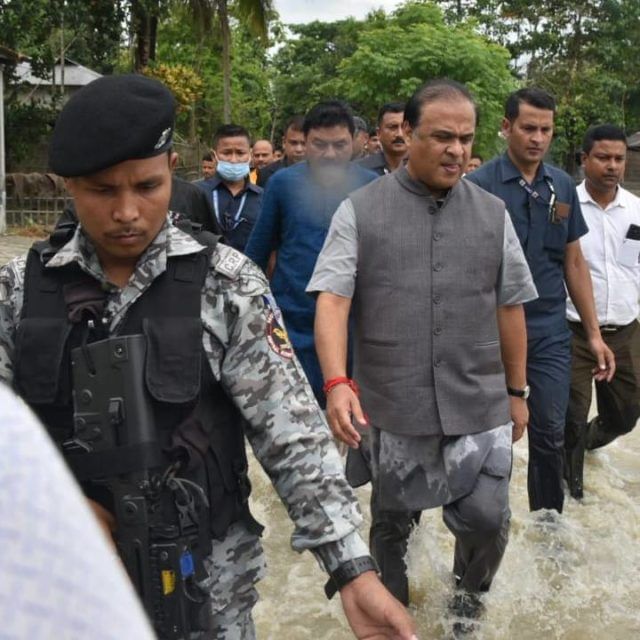 Assam Flood: आसाममधील पूरग्रस्त व भूस्खलना भागात मुख्यमंत्री  हिमंता बिस्वा सरमा यांनी केली पाहणी ; पूरग्रस्त नागरिकांसोबत साधला  संवाद