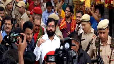Eknath Shinde: पावला पावलावर पोलीस, रस्ते ब्लॉक, कडेकोट बंदोबस्तात बंडखोर आमदार कामाख्या देवीच्या दर्शनाला