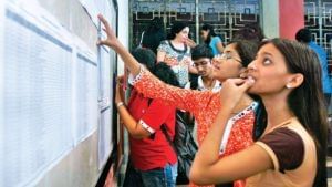 Mumbai University: मुंबई विद्यापीठाकडून पहिली गुणवत्ता यादी जाहीर,कॉमर्स शाखेला विद्यार्थ्यांची पसंती! एफवायच्या कटऑफमध्ये मोठी घट 
