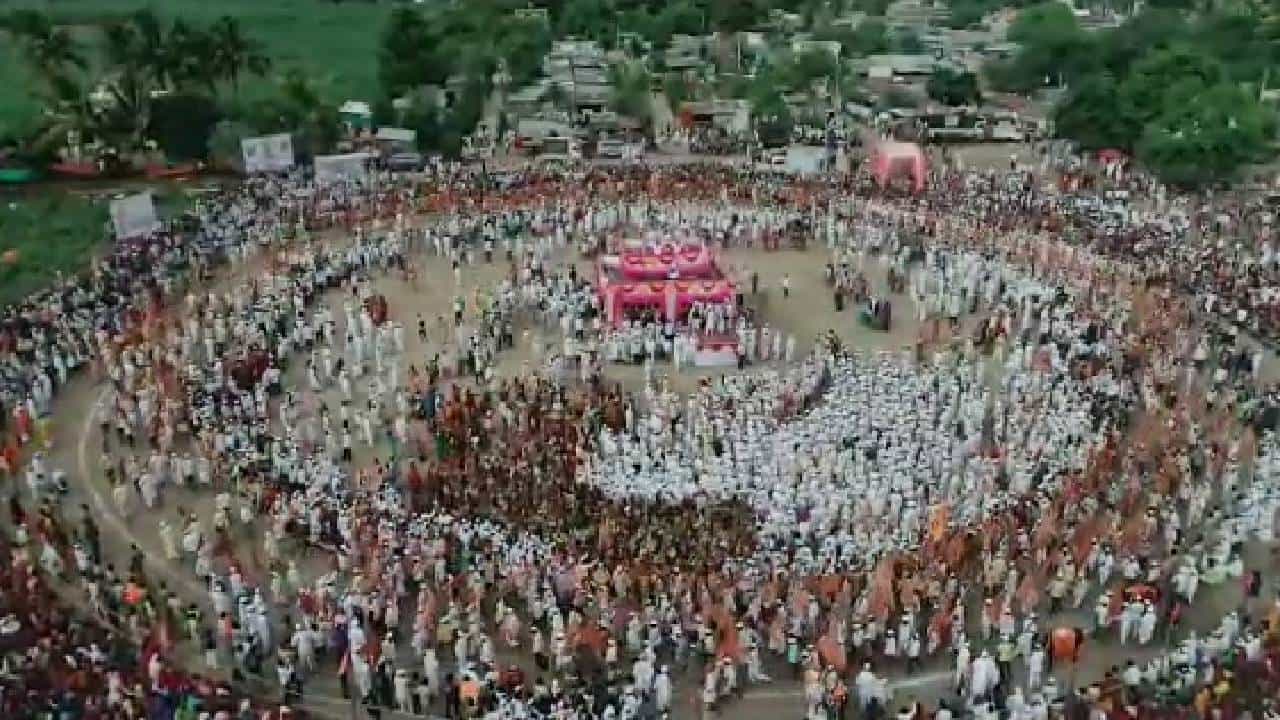 Pandharpur wari 2022 :जगद्गुरु संत श्रेष्ठ तुकाराम महाराज पालखी सोहळ्यातील अश्वाचे पहिले गोल रिंगण बेलवाडी येथे संपन्न