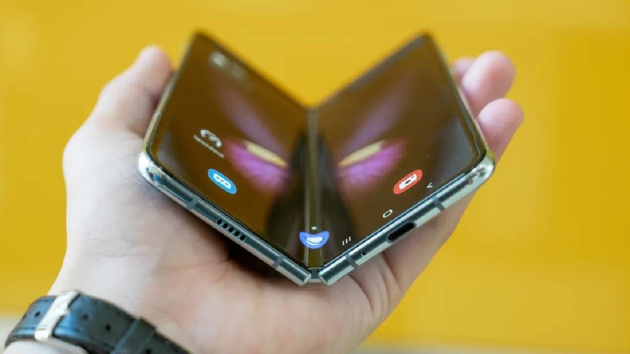 Samsung Galaxy Z Fold 4 and Flip 4 Pre-Booking Starts, Know When to Launch |  Pre booking of Samsung Galaxy Z Fold 4 and Samsung Galaxy Z Flip 4 has started smartphone can be pre booked from Samsungs official website from 31 July with a token amount of 1999 Rs.