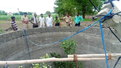 Chalisgaon Crime : चाळीसगावमध्ये दोन चिमुकल्यांसह आईचा मृत्यूदेह विहिरीत आढळला, मृत्यूचे कारण अस्पष्ट