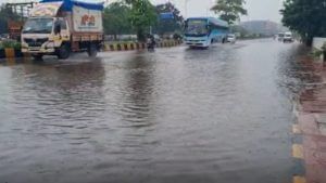Mumbai Rains: मुंबईत ऑरेंज अलर्ट जारी! काही भागात मुसळधार पावसामुळे पाणी साचल्याची नोंद