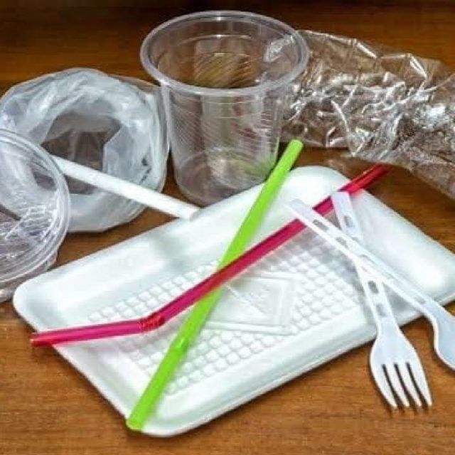 Ban on single use plastics : आजपासून सिंगल युझ प्लास्टिकच्या वापरावर बंदी ; 19 प्रकारच्या  प्लास्टिकच्या वस्तू वापरल्यास होईल दंड