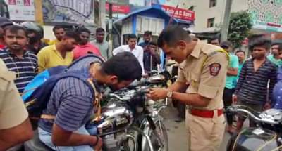 Bullet : फाडफाड आवाज करत बुलेटमधून फटाकड्या फोडणाऱ्यांनो, सावधान! पिंपरी चिंचवड पोलिसांच्या कचाट्यात सापडलात तर...