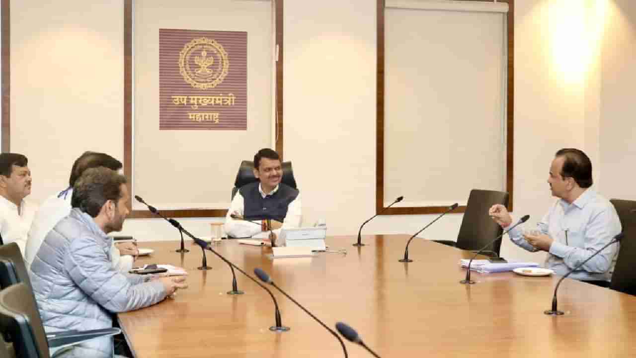 Devendra Fadnavis : देवेंद्र फडणवीसांनी उपमुख्यमंत्रीपदाचा पदभार स्वीकारला, कामकाजालाही सुरुवात; सचिवांच्या बैठकांचं सत्र