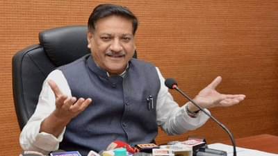 Prithviraj Chavan: ते उदयोन्मुख नेते असले तरी..; देवेंद्र फडणवीसांच्या नेतृत्वाला का लावला ब्रेक; पृथ्वीराज चव्हाणांनी सांगितली ही कारणं