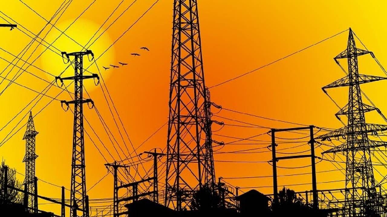 Mumbai Power Cut : मुंबईत अनेक भागांतील वीज गुल; मुसळधार पावसाचा जोर कमी होईना