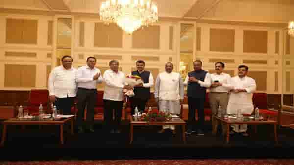 Devendra Fadnavis : भाजपकडून छोटे मन आणि मोठे मनाची उगाचं चर्चा, सामना अग्रलेखातून जोरदार टीका