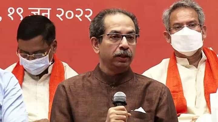 Video : शिवसेनेची महत्वपूर्ण बैठक, उद्धव ठाकरेंची हजेरी... Video : शिवसेनेची महत्वपूर्ण बैठक, उद्धव ठाकरेंची हजेरी...