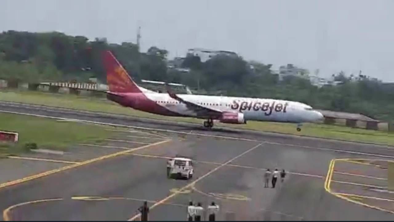 Delhi Airport | उड्डाण घेतलेल्या विमानातून धूर, जबलपूरला जाणाऱ्या विमानाचं इमर्जन्सी लँडिंग, नवी दिल्लीतील घटना