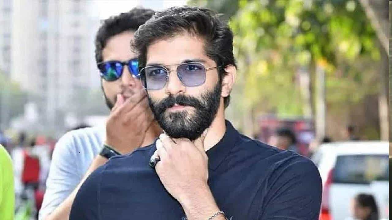 अमित ठाकरेंचा दादर ते अंबरनाथ लोकलने प्रवास!