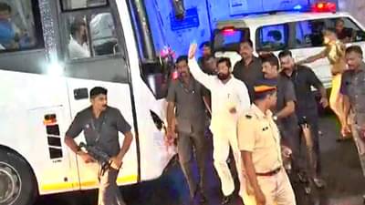 Eknath Shinde : एअरपोर्ट ते ताज प्रेसिडंट हॉटेल.. एकनाथ शिंदेंसोबत आलेल्या आमदारांचा प्रवास, कडेकोट सुरक्षा आणि जंगी स्वागत..