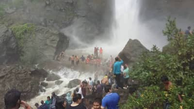 Travel Mumbai: खारघरची विशेष ओळख पांडवकडा धबधबा! आदित्य ठाकरेंच्या निर्णयामुळे होणार विकास, 10 कोटी रुपयांचा निधी मंजूर