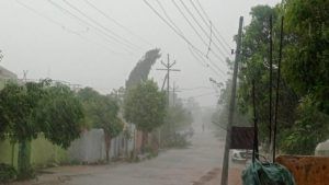 Monsoon : देशभर मान्सून सक्रीय, कुठे ऑरेंज तर कुठे यलो अलर्ट..! महाराष्ट्राची स्थिती काय?