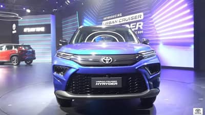 Toyota HyRyder: टोयोटाच्या ‘या’ एसयुव्हीवर तब्बल 40 टक्के पेट्रोलची बचत करा, काय आहे खास?