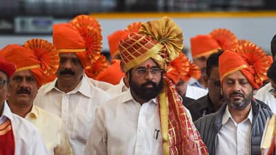 Eknath Shinde : ...तर चार्टर्ड विमानाने आमदारांना परत पाठवलं असतं! थेट सभागृहातून एकनाथ शिंदेंनी उद्धव ठाकरेंना डिवचलं!