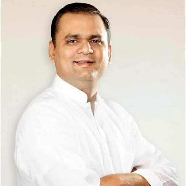 महाराष्ट्र विधानसभा अध्यक्षपदाचे भाजपचे उमेदवार राहुल नार्वेकर यांची बहुमताने निवड झाली आहे . 45 वर्षीय राहुलने हे व्यवसायाने वकील आहेत. त्यांचे वडील सुरेश नार्वेकर बृहन्मुंबई महानगरपालिकेत (BMC) नगरसेवक होते.
