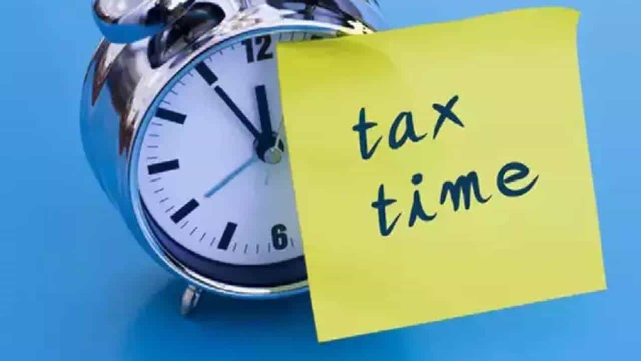 Income Tax Return: करदात्यांच्या हातात अवघे काही दिवसच शिल्लक; या तारखेपर्यंत भरता येणार आयटीआर, नंतर भरावा लागणार दंड