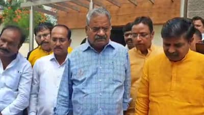 Shivajirao Adhalarao : मुख्यमंत्र्याच्या अभिनंदनाची पोस्ट केली, हा काय माझा गुन्हा; शिवसेनेतून हकालपट्टीनंतर शिवाजीराव आढळराव भावुक