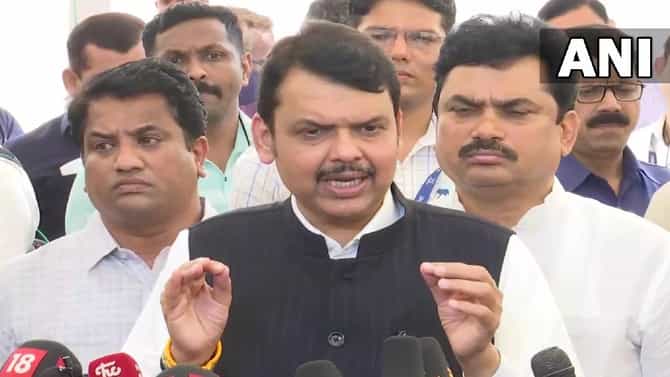 Aarey Agitation: काही छद्म पर्यावरणवादी, स्पॉन्सर्ड, देवेंद्र फडणवीसांची सडकून टीका, आणखी एकही झाड कापलं जाणार नाही