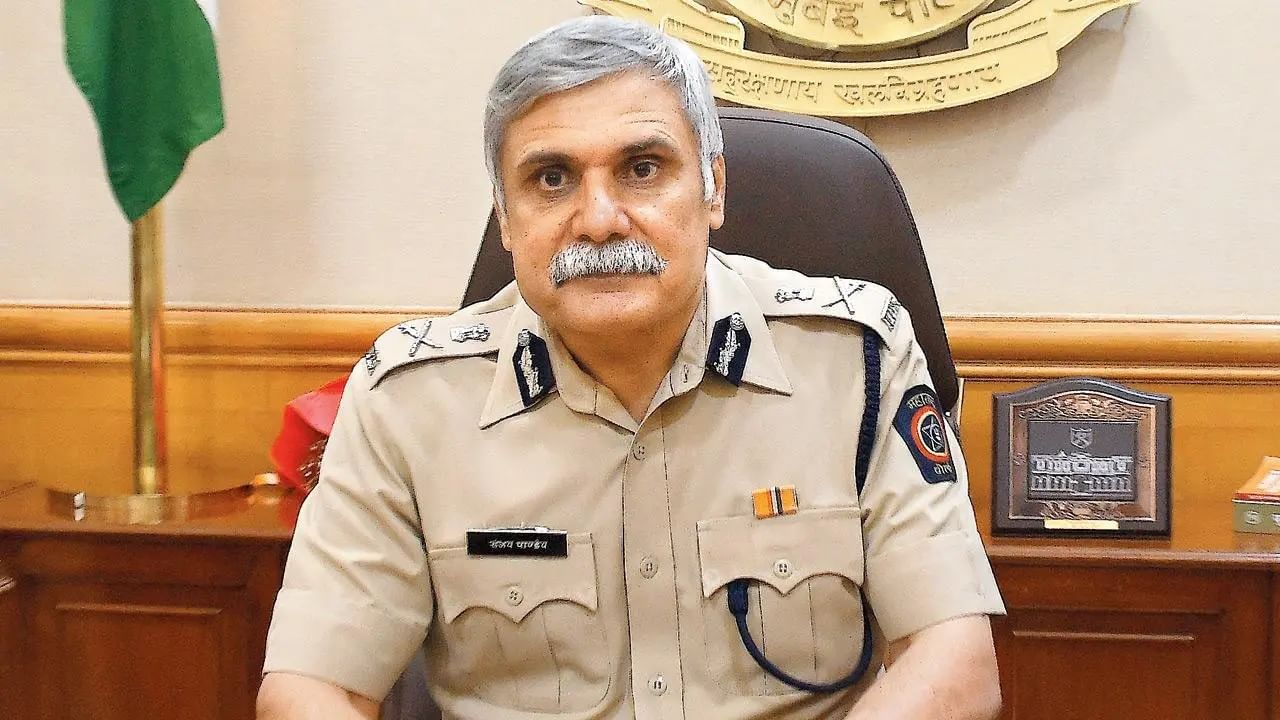 ठाकरे सरकार पडल्यानंतर संजय पांडेच्या मागे ED ची पीडा; मनी लाँडरिंग प्रकरणी चौकशीला हजर राहण्याचे आदेश ठाकरे सरकार पडल्यानंतर संजय पांडेच्या मागे ED ची पीडा; मनी लाँडरिंग प्रकरणी चौकशीला हजर राहण्याचे आदेश