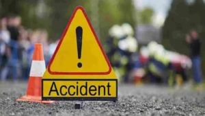Pune accident : पुण्यातल्या लवळेत ब्रेक फेल झालेला ट्रक दुचाकीला आदळला, 10 महिन्याच्या चिमुकल्यासह आईचा जागीच मृत्यू 