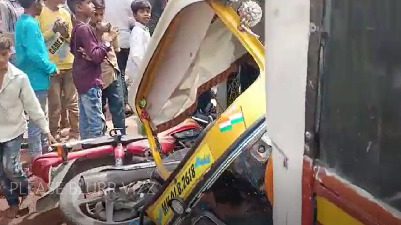 Malegaon : चालकाचे नियंत्रण सुटल्याने रिक्षा गेली गटारात, पलटी न झाल्याने मोठा अनर्थ टळला Malegaon : चालकाचे नियंत्रण सुटल्याने रिक्षा गेली गटारात, पलटी न झाल्याने मोठा अनर्थ टळला