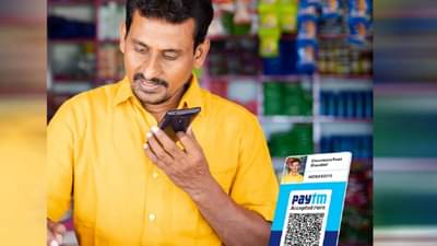 Photo QR code: व्हाट अॅन आयडिया सरजी! फोटोसोबत क्यूआर कोड; प्रसिद्धीसोबत बिझनेसही