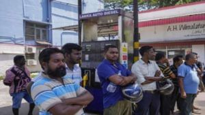 Sri Lanka Crisis: तेल ही गेले तूप ही गेले हाती आले धुपाटणे; कर्जाच्या ओझ्याखाली दबलेल्या श्रीलंकेची आपबिती, आठवडभर शाळांना सुट्टी
