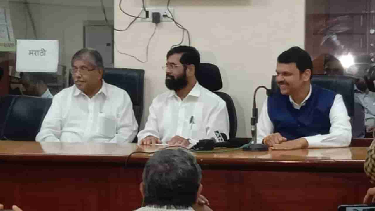 CM Eknath Shinde : व्हिपचं उल्लंघन करणाऱ्यांवर नियमांनुसार कारवाई होणार, मुख्यमंत्री एकनाथ शिंदेंचा इशारा; ठाकरे गटातील आमदारांची धाकधुक वाढली!