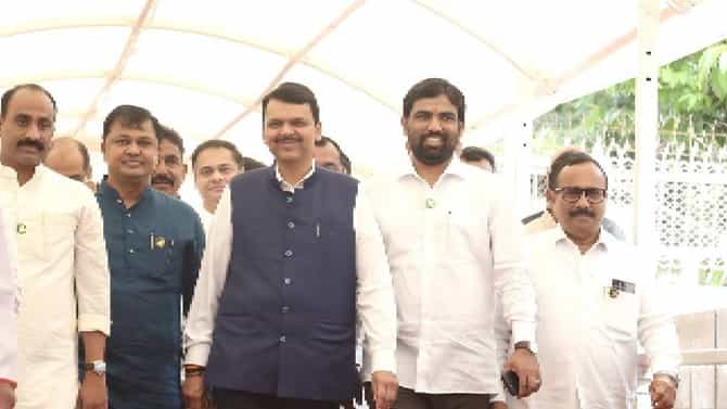 Devendra Fadnavis : 164 मतं कशी मिळालीत फडणवीसांनी सांगितलं, व्हीपचं उल्लंघन करणाऱ्यांवर काय कारवाई होणार