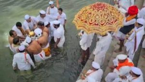 Pandharpur wari 2022: तुकोबारायांच्या पादुकांचे नीरा स्नान संपन्न; आज सोलापूर जिल्ह्यात केला प्रवेश