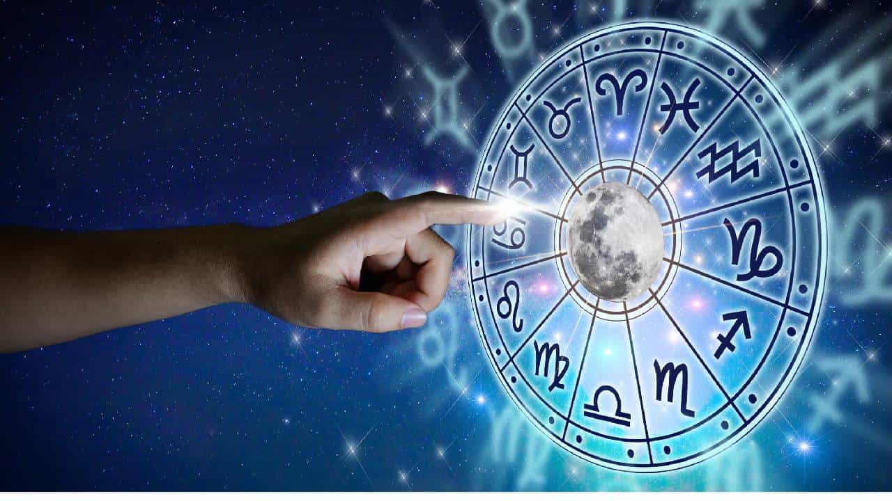 Astrology: गुरु पौर्णिमेला जुळून येतोय त्रिग्रही योग; या तीन राशींना होणार आर्थिक फायदा