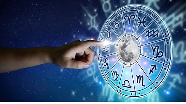 Astrology: गुरु पौर्णिमेला जुळून येतोय त्रिग्रही योग; या तीन राशींना होणार आर्थिक फायदा