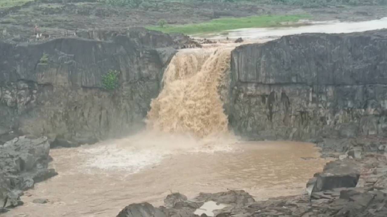 Nanded | जोरदार पावसाने सहस्त्रकुंड धबधबा चांगलाच प्रवाहित, पर्यटकांची मोठी गर्दी!