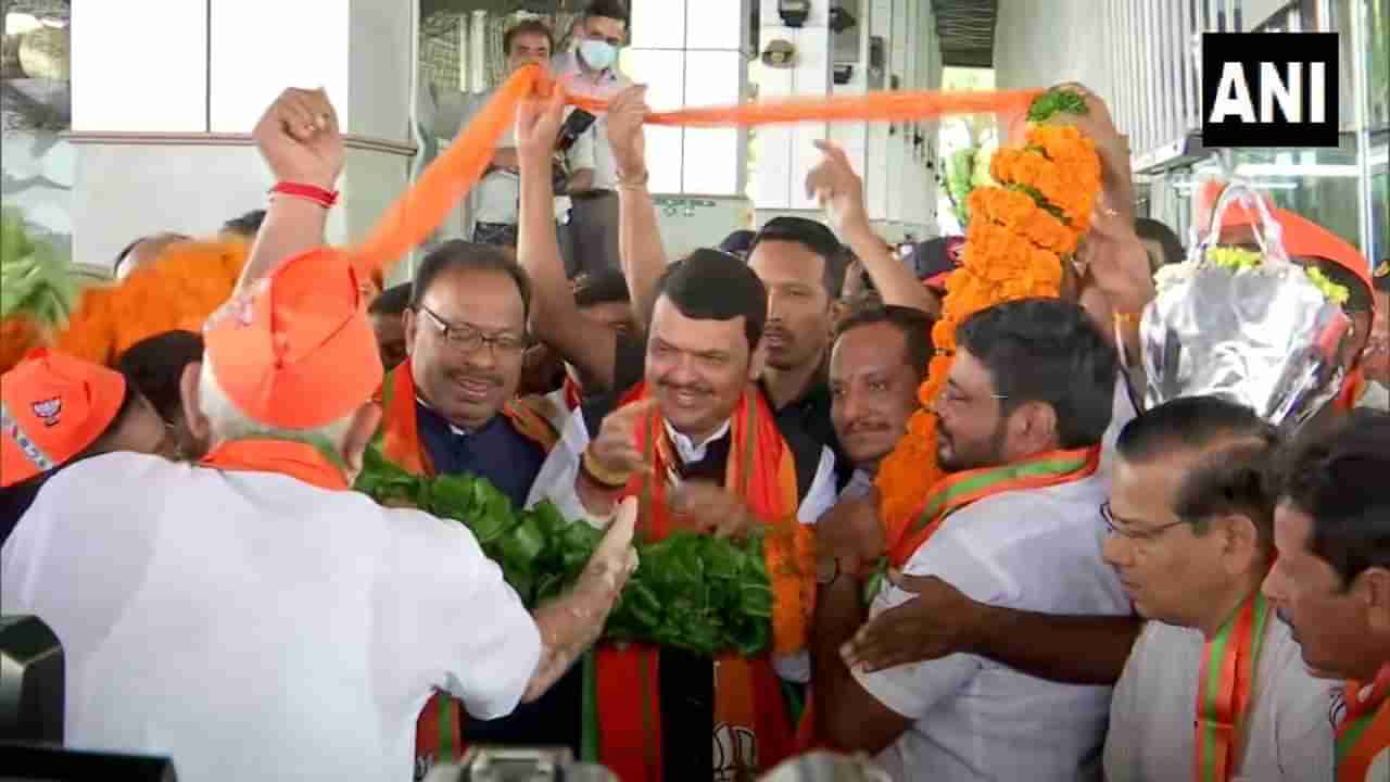 Devendra Fadnavis : शिंदे-देवेंद्रची जोडी राज्याला नंबर वन केल्याशिवाय श्वास घेणार नाही; फडणवीसांची नागपुरातून गर्जना