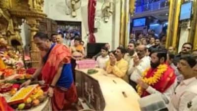 CM Eknath Shinde: मुख्यमंत्र्यांचा सिद्धविनायकाच्या दर्शनाने कामाचा श्रीगणेशा !