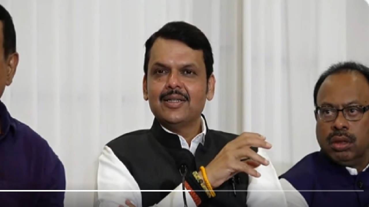 Devendra Fadnavis : देवेंद्र फडणवीसांनी एकनाथ शिंदेंकडून माईक हिसकावला, उद्धव ठाकरेंची खोचक टीका; आता फडणवीसांचं ठाकरेंना प्रत्युत्तर