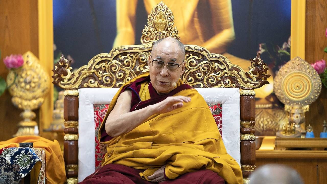 Dalai Lama birthday special: विश्व शांतीचे दूत, बौद्ध धर्मगुरू दलाई लामा यांचा जन्मदिवस, वयाच्या तेविसाव्या वर्षी तिबेट सोडून भारतात शरण